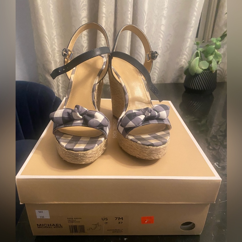 Barely worn Michael kors platform